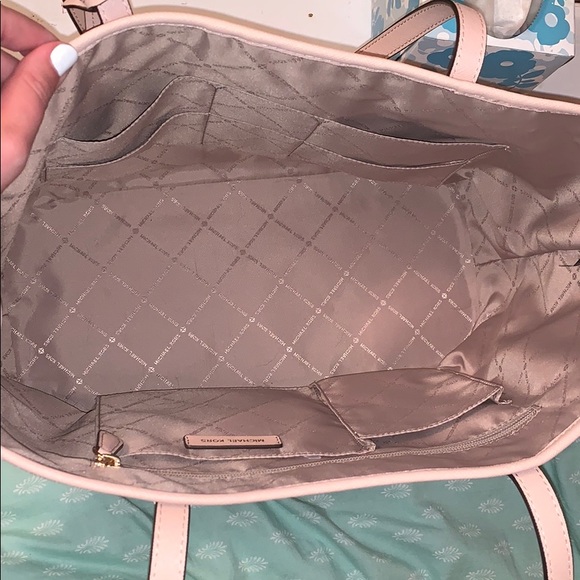 Michael Kors tote and matching wallet! - Picture 3 of 8